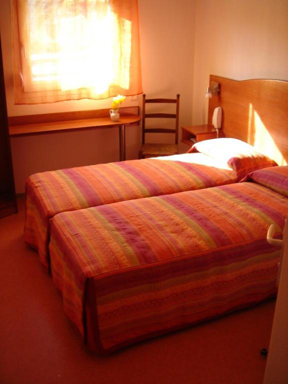 Hotel De L'Orb Bédarieux Δωμάτιο φωτογραφία